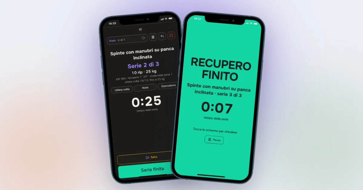 Due telefoni con Start di allenario: a sinistra una serie di spinte con manubri in corso, a destra lo schermo verde di fine recupero